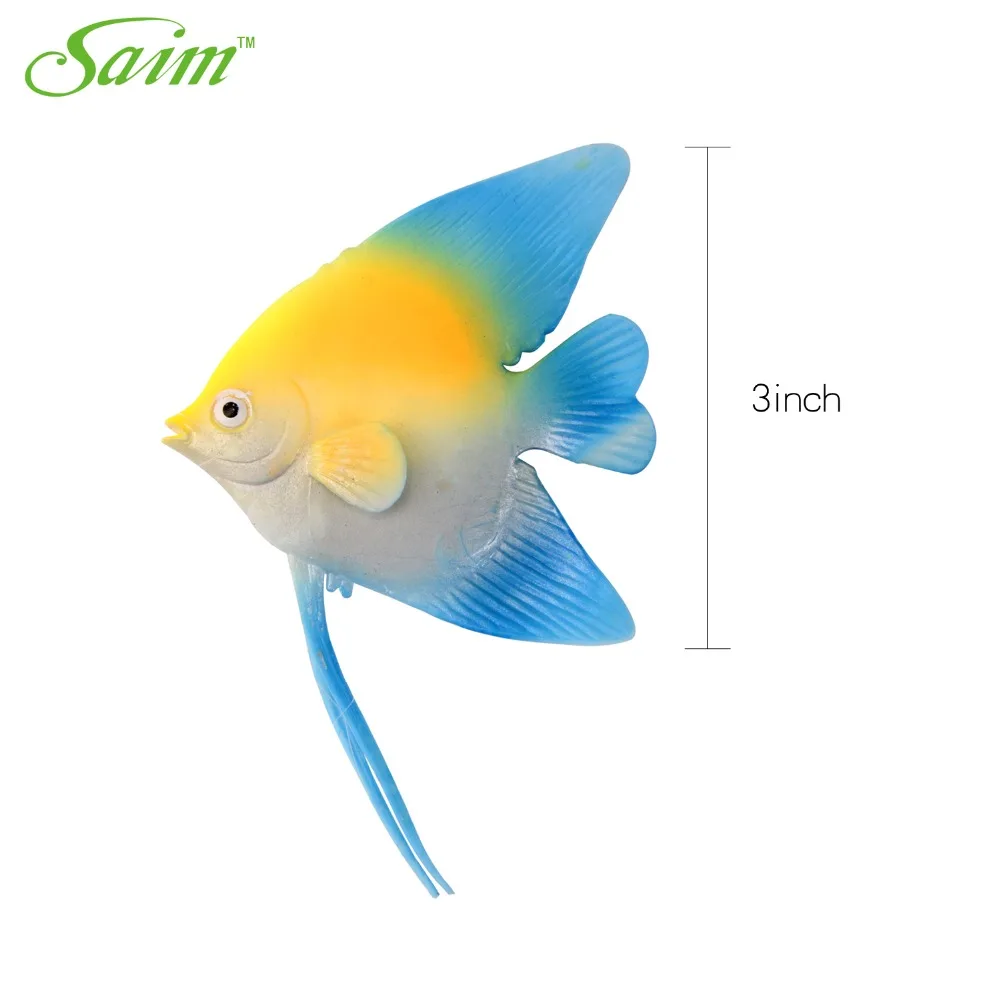 Милая силиконовая искусственная тропическая рыба плавающая в воде аквариум