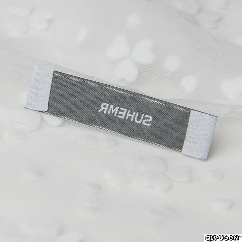 DH045 Пользовательский логотип фирменное наименование тканые ярлыки для одежды |