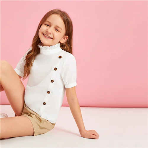 Белый SHEIN kids/белая однотонная Повседневная Блузка с оборками и пуговицами спереди для девочек-подростков; коллекция года; летняя детская блузка с короткими рукавами и рюшами; топы - Цвет: Белый