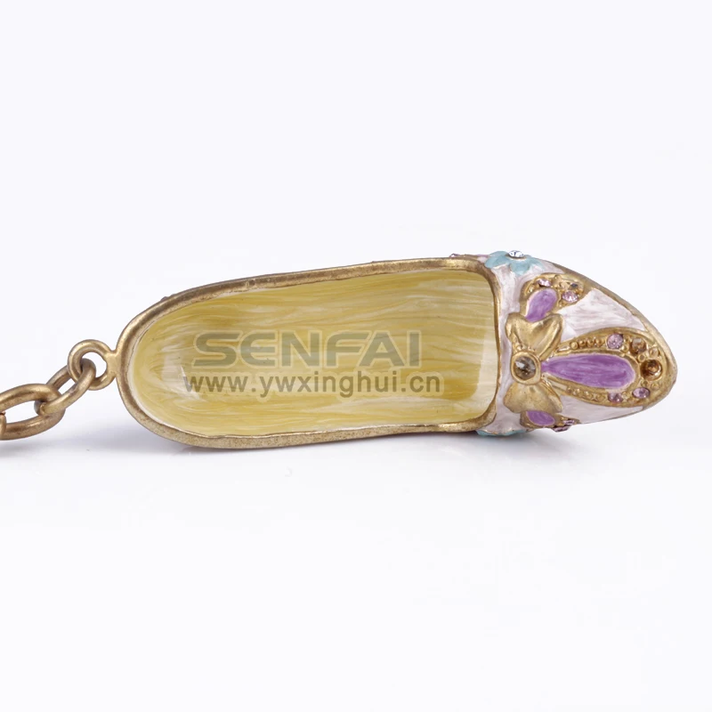 Новое поступление 2017 года женские модные туфли с эмалью для ключей на высоком