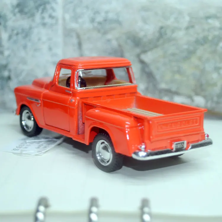 Игрушечная машинка в масштабе YJ KT 1/32 США 1955 Chevy Stepside Pick Up литый под давлением