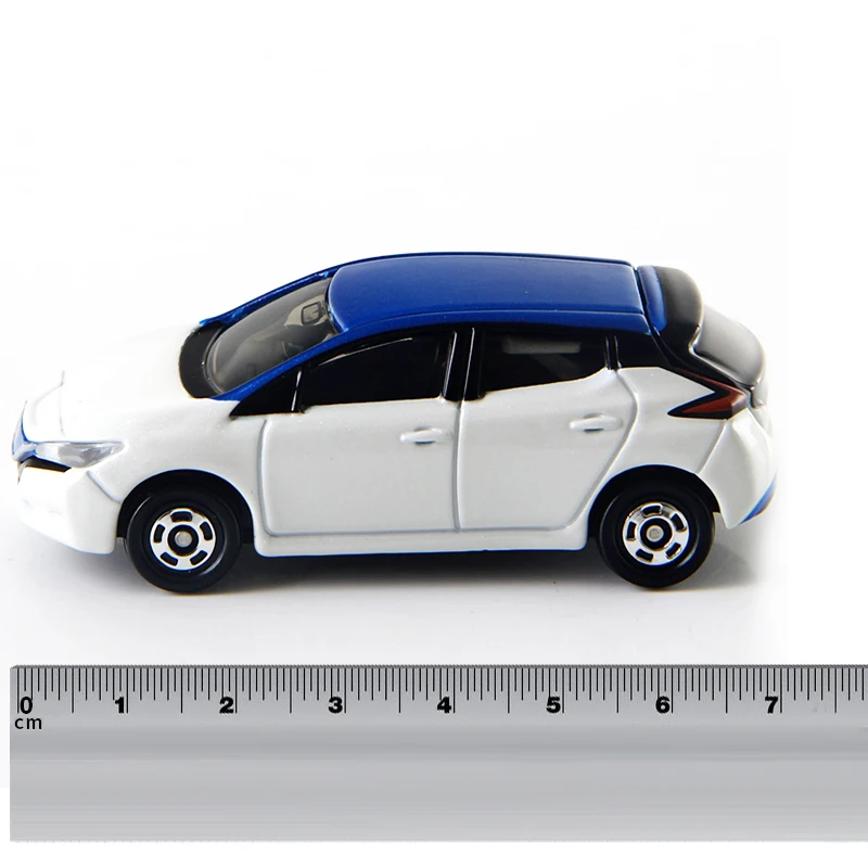 Takara Tomy Tomica 1/63 Nissan Leaf Metal литая под давлением модель игрушечного автомобиля Новый в