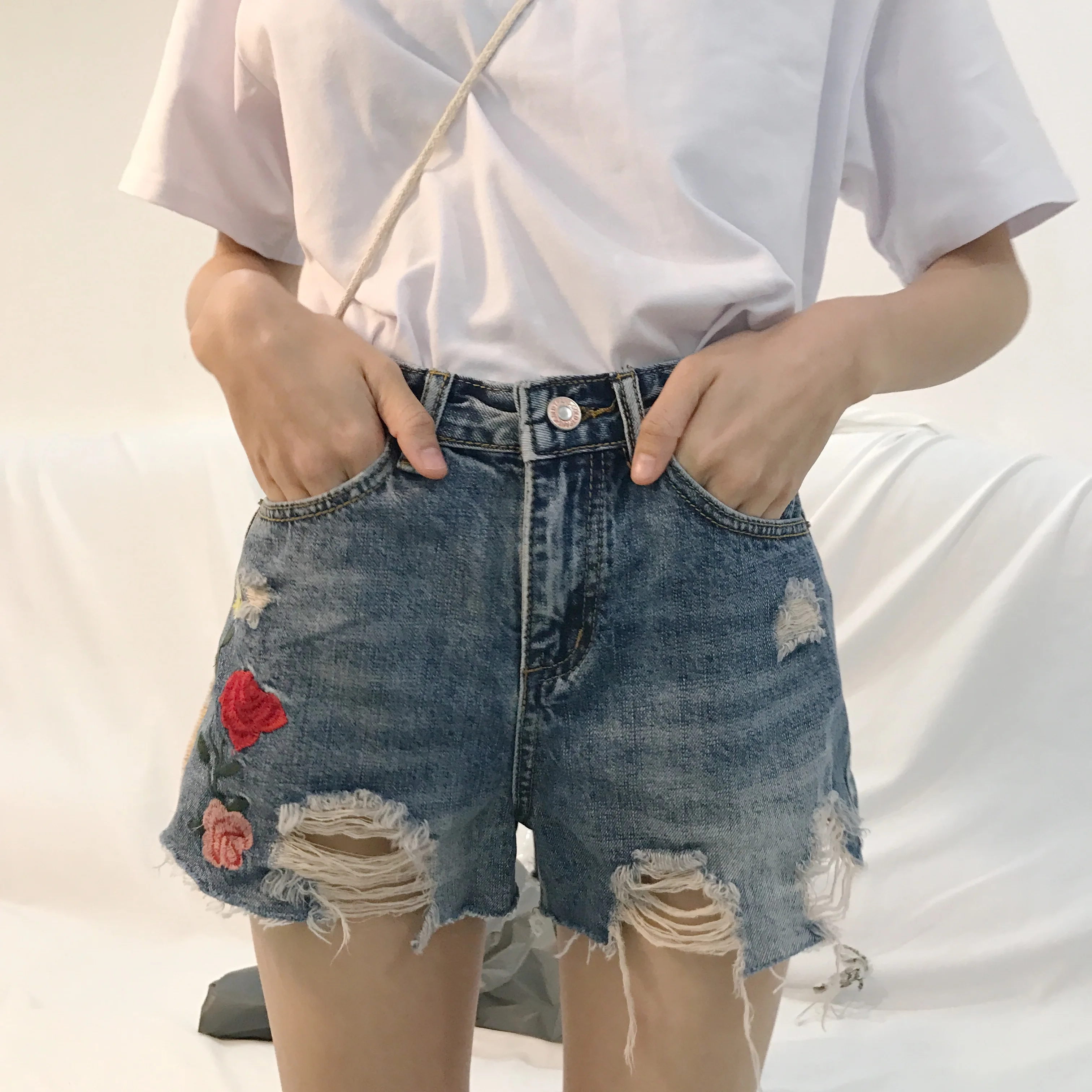 Harajuku Embroidery Rose Denim Shorts Female 2017 Summer High Waist Women Jeans Short Retro Hole Pantalones Cortos Mujer S~L | Женская