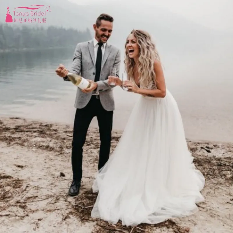 

Lace Sleeveless Wedding Dresses Bohemian A Line Elegant Vintage Dreamy Bridal Gowns Matrimonio da sogno SS052