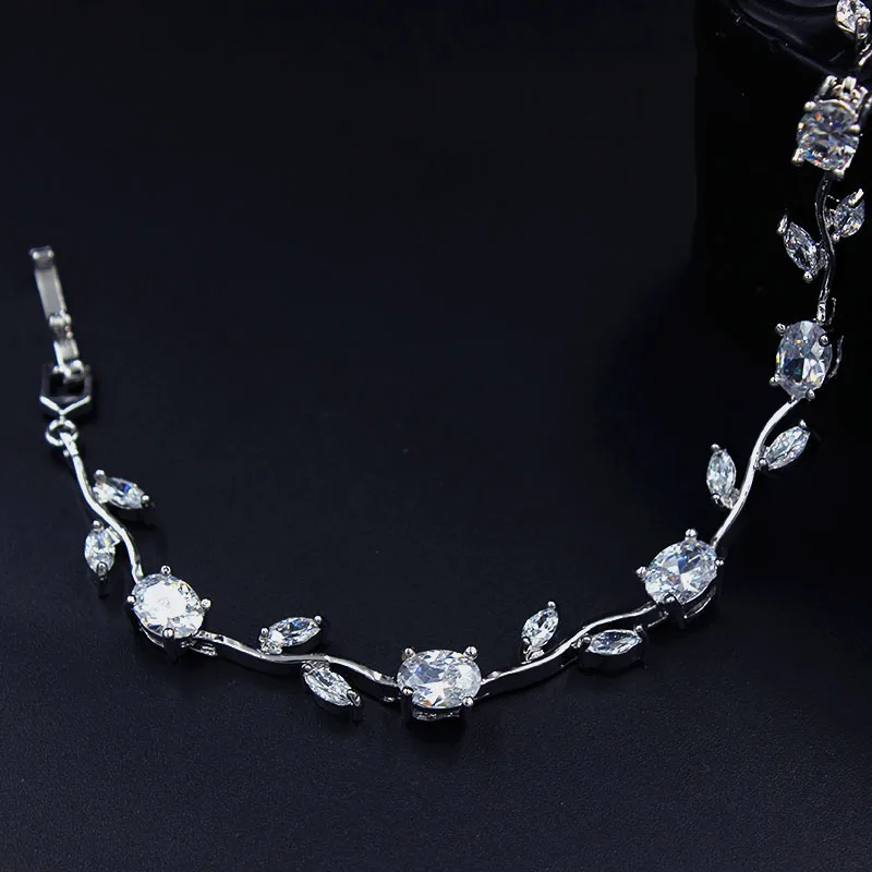 Женский браслет с цирконием модный из чистого белого золота огранкой маркиза