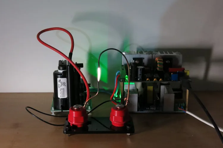 

Plasma Loudspeaker, Plasma Horn, Tesla Arc