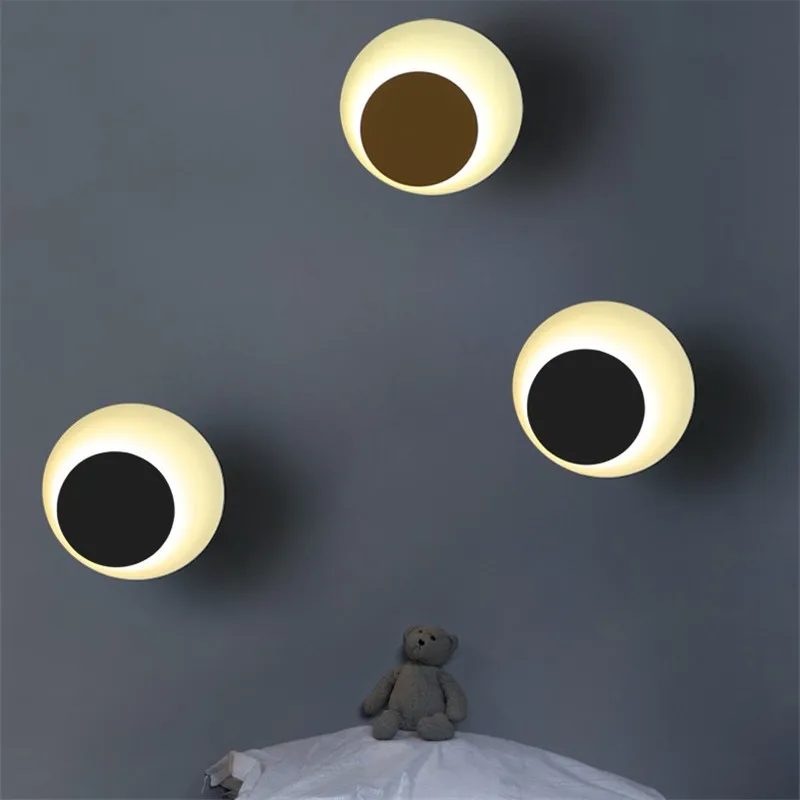 Простой современный настенный светильник в скандинавском стиле