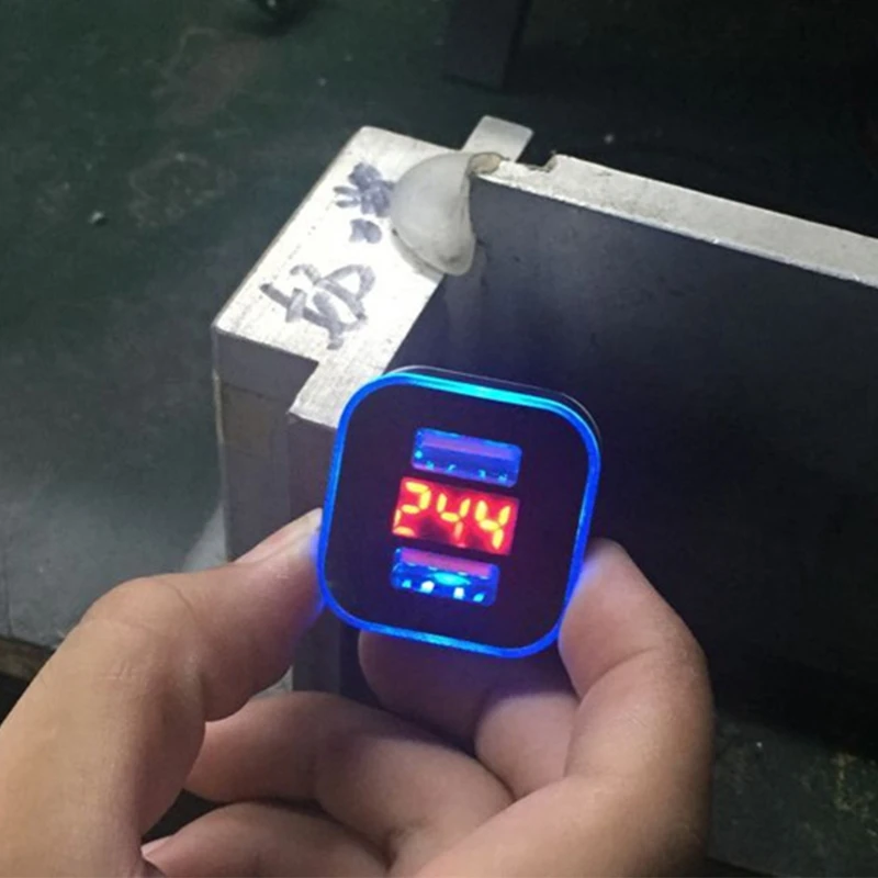 Автомобильное зарядное устройство с двумя usb портами умный светодиодный дисплей