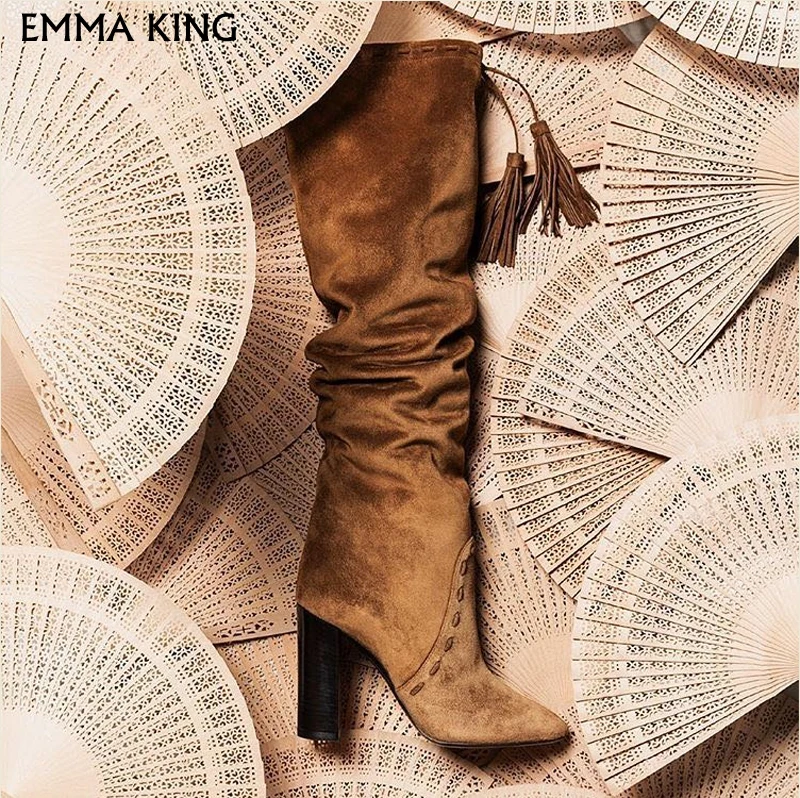 Замшевые Сапоги до колена коричневого цвета обувь на высоком каблуке с бахромой