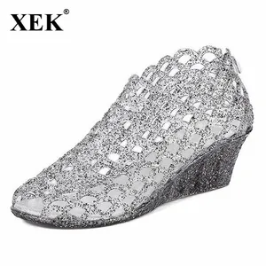 2018 Новые блестящие женские сандалии-гладиаторы на танкетке с открытым носком, летние Прозрачные Пляжные женские туфли JDD77