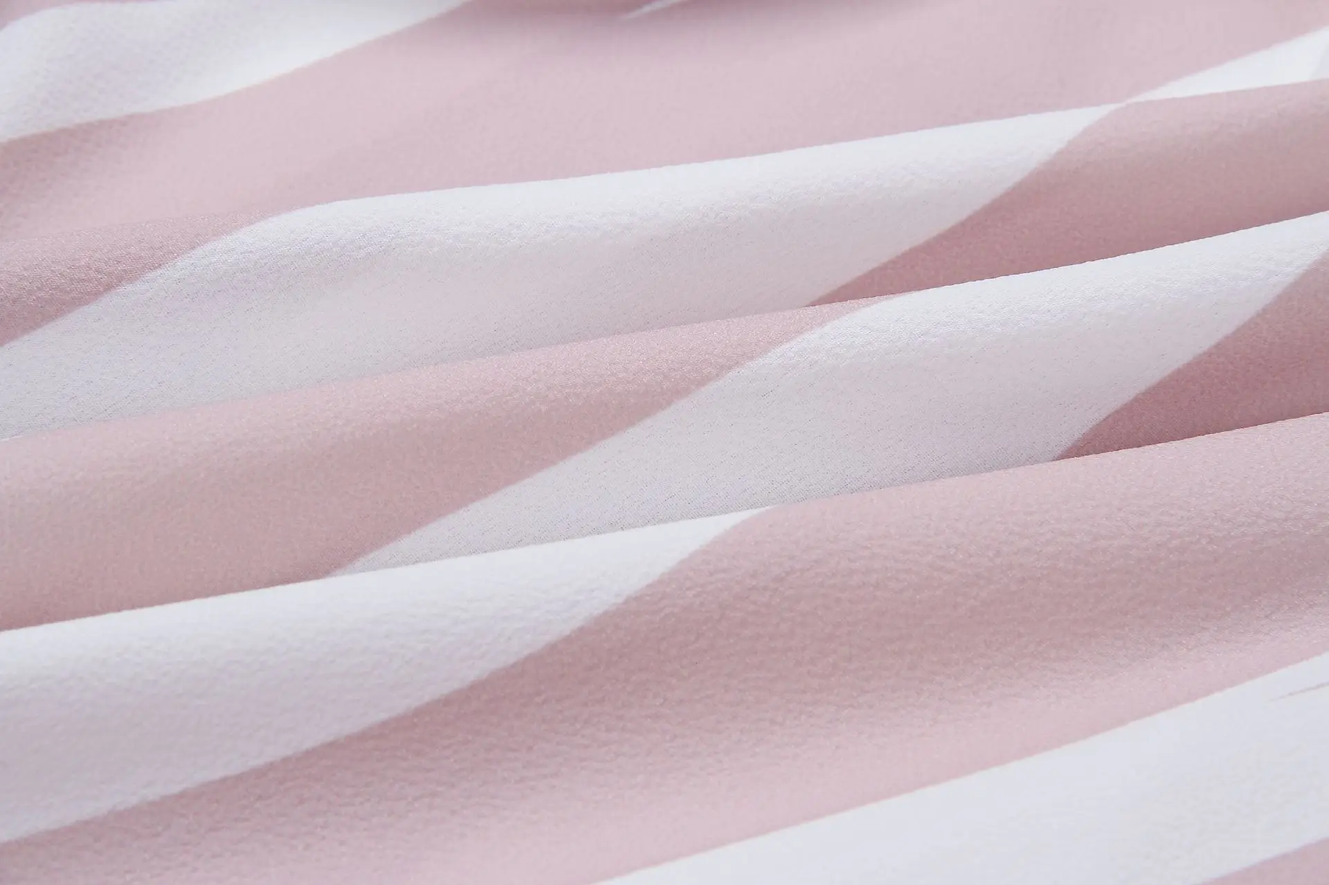 Женские шифоновые блузки с открытыми плечами в полоску розовые и синие топы лето