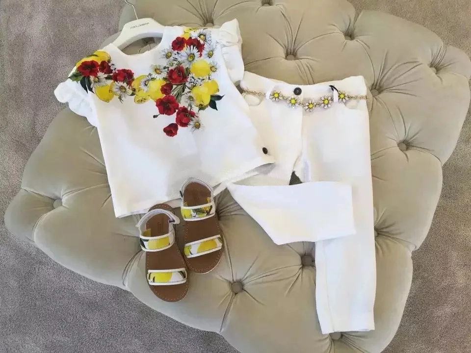 Летние брючки для девочек костюм с модным принтом легкий маленький отдыха на