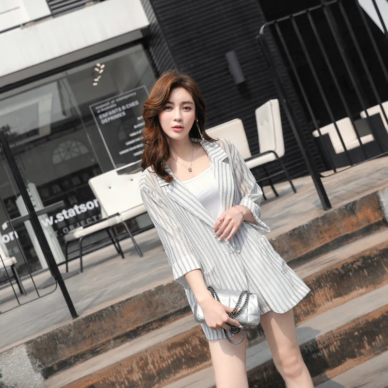 Set female 2018 summer new temperament casual thin section long-sleeved striped small suit + shorts fashion two-piece elegant | Женская