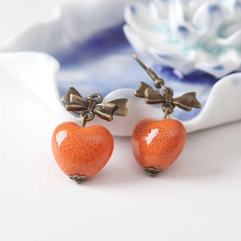 Винтажные антикварные серьги-подвески в форме сердца красные глазурованные