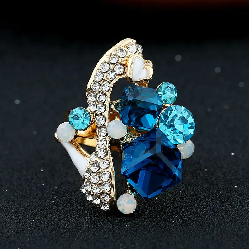 Женское кольцо из смолы регулируемое обручальное с большим цветком и