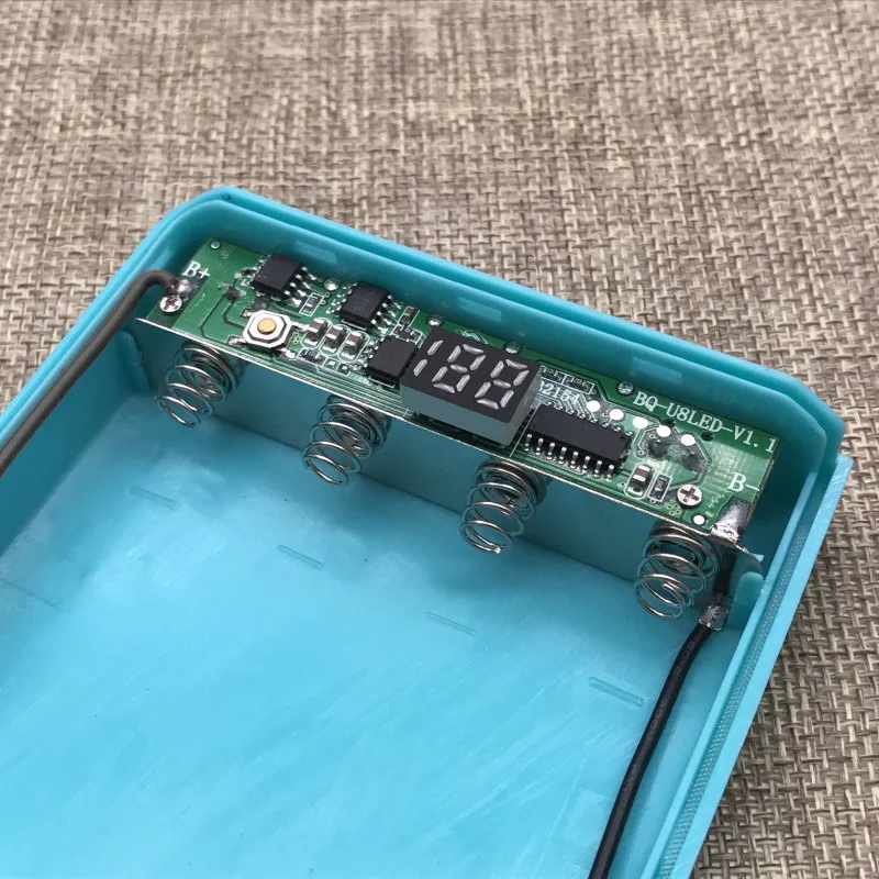 Зарядное устройство 8X18650 пластиковый чехол с двумя USB-портами типа C без батареи |