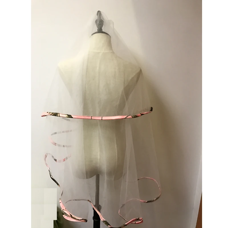 Розовая камуфляжная свадебная фата двухслойная короткая с лентами по краю