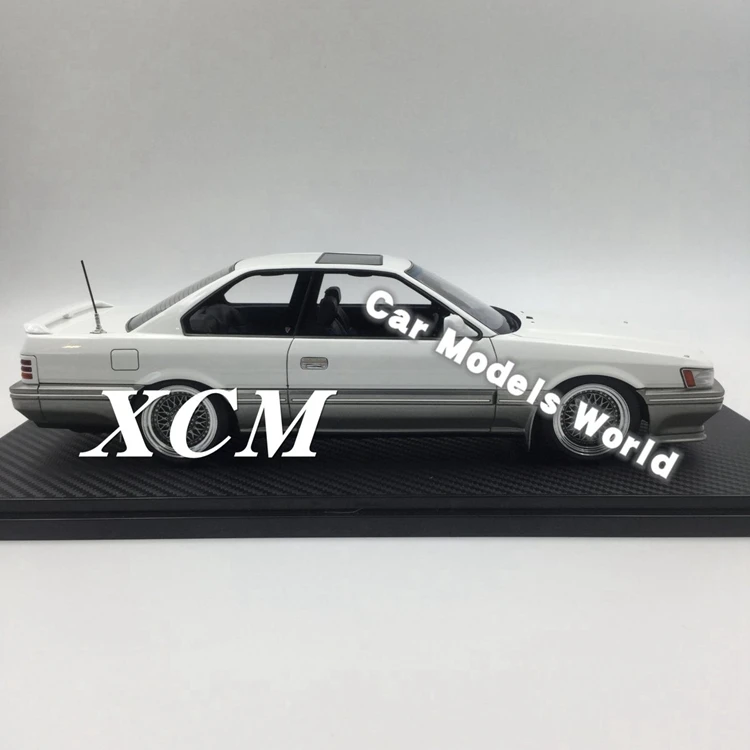 Полимерная модель автомобиля для IG-Model Leopard 3,0 Ultima(F31) 1:18(белый)+ маленький подарок