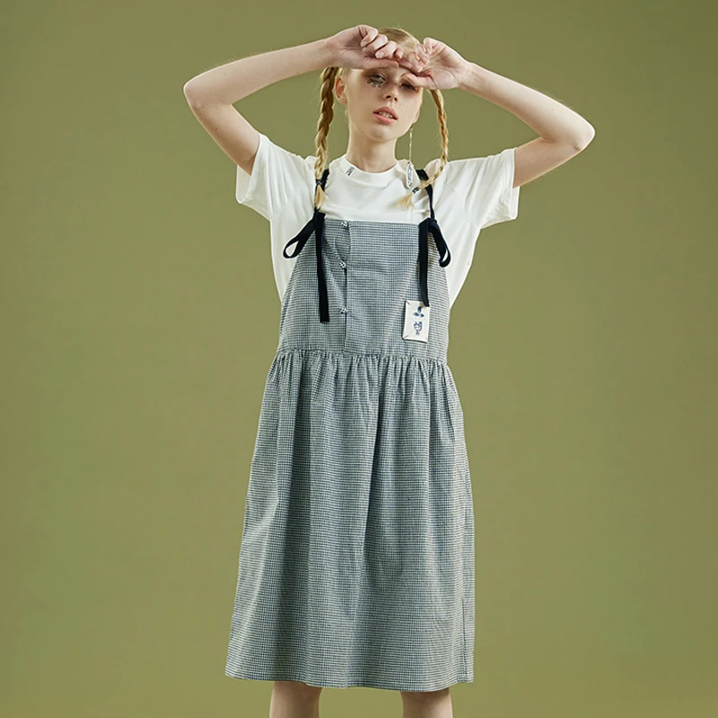 Женское платье на шнуровке в консервативном стиле без рукавов клетку с лямкой