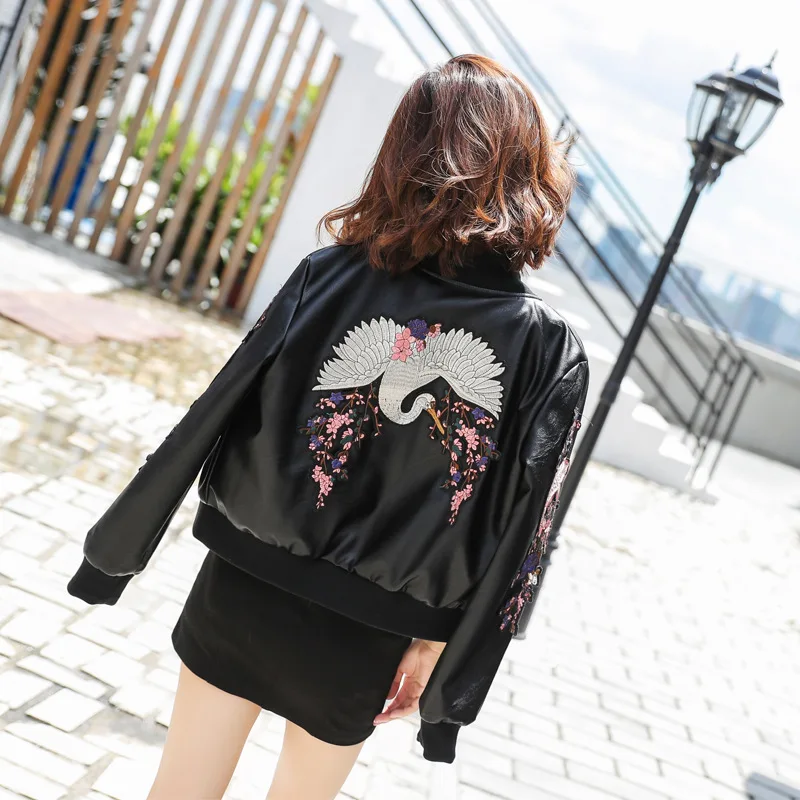 Женская куртка из искусственной кожи с цветочным принтом и вышивкой|Кожаные