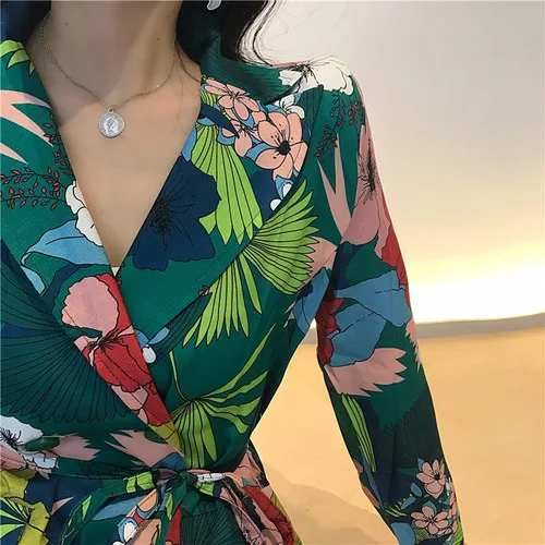 

Fashionable Sexy Female Blazer V-neck Brief Woman Suit Contrast Novelty Casaco Feminino Print Floral Blazer Femme