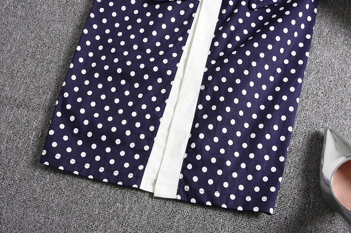 Женское платье на пуговицах ALPHALMODA приталенное без рукавов до середины икры с