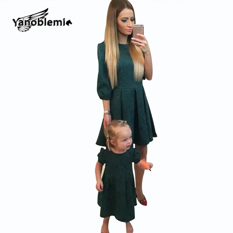 Платье для мамы и дочки однотонные платья с короткими рукавами принтом летняя