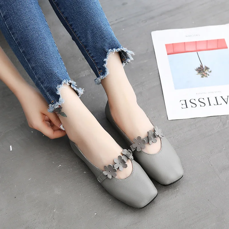 

2019 New Arrival Womens Flat Shoes Genuine Leather Ladies Flats Floral Flower Design Soft Soles Comfortable Moccasins for Women