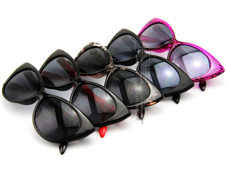 DHL/FEDEX Free shipping Vintage sunglasses women Fashion Sexy Mod Chic Rtro Brand glasses Cat Eye sunglasses UV400 CE DT0170