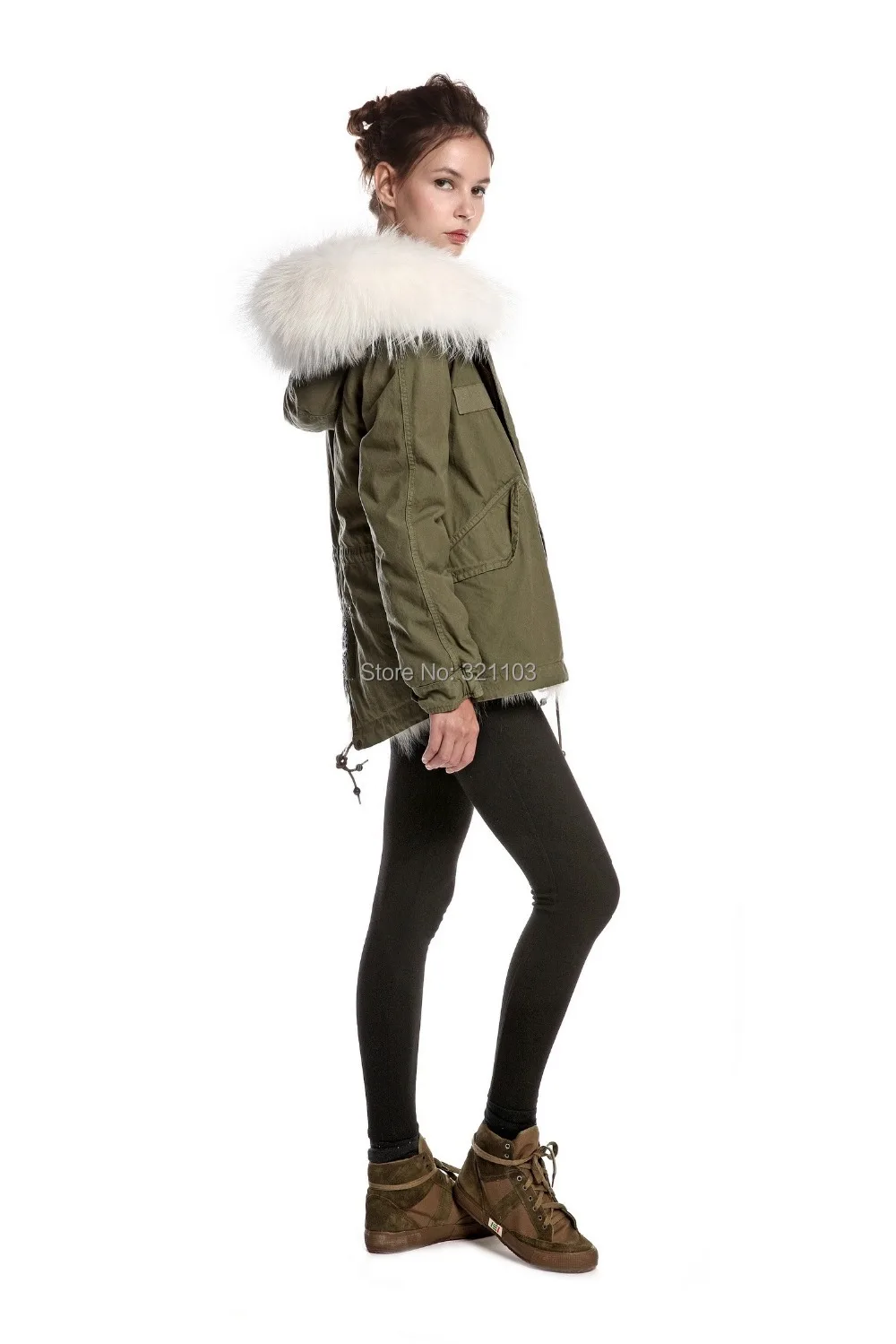 Куртка парка с лисьим мехом белая подкладкой из лисьего меха и капюшоном зимний