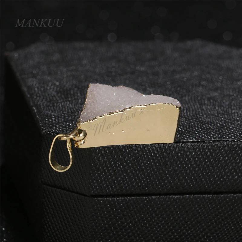 Подвеска в виде листа белого друга DP140 с золотым гальваническим покрытием для