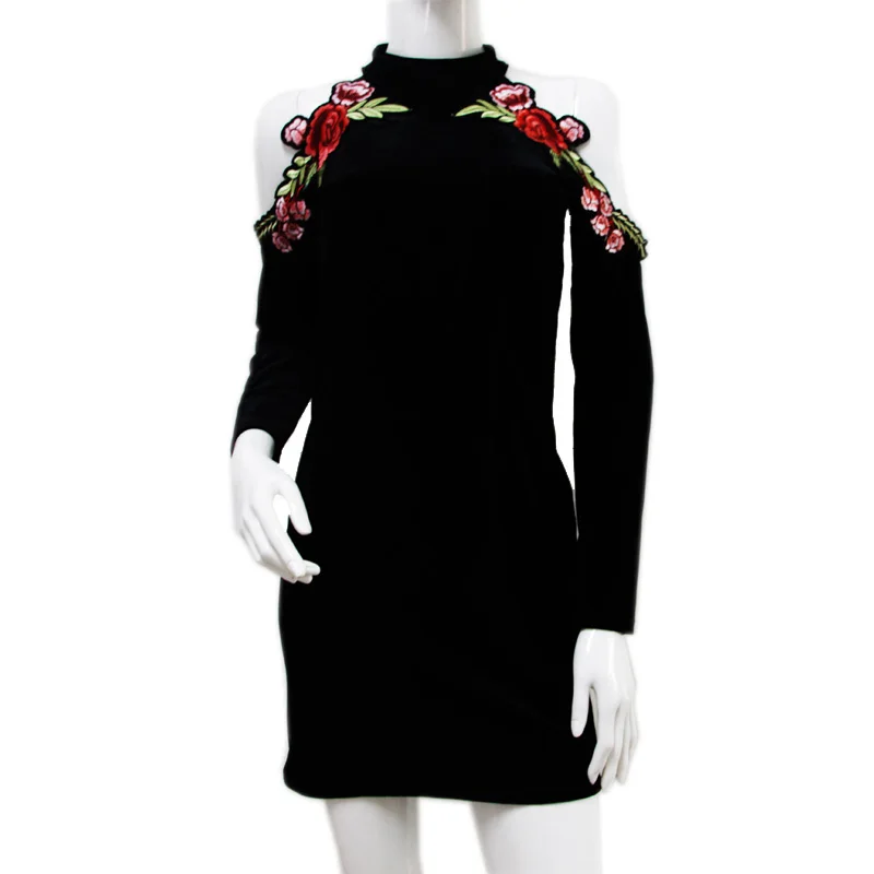 Женское бархатное платье Susi & Rita черное облегающее с длинным рукавом и открытыми