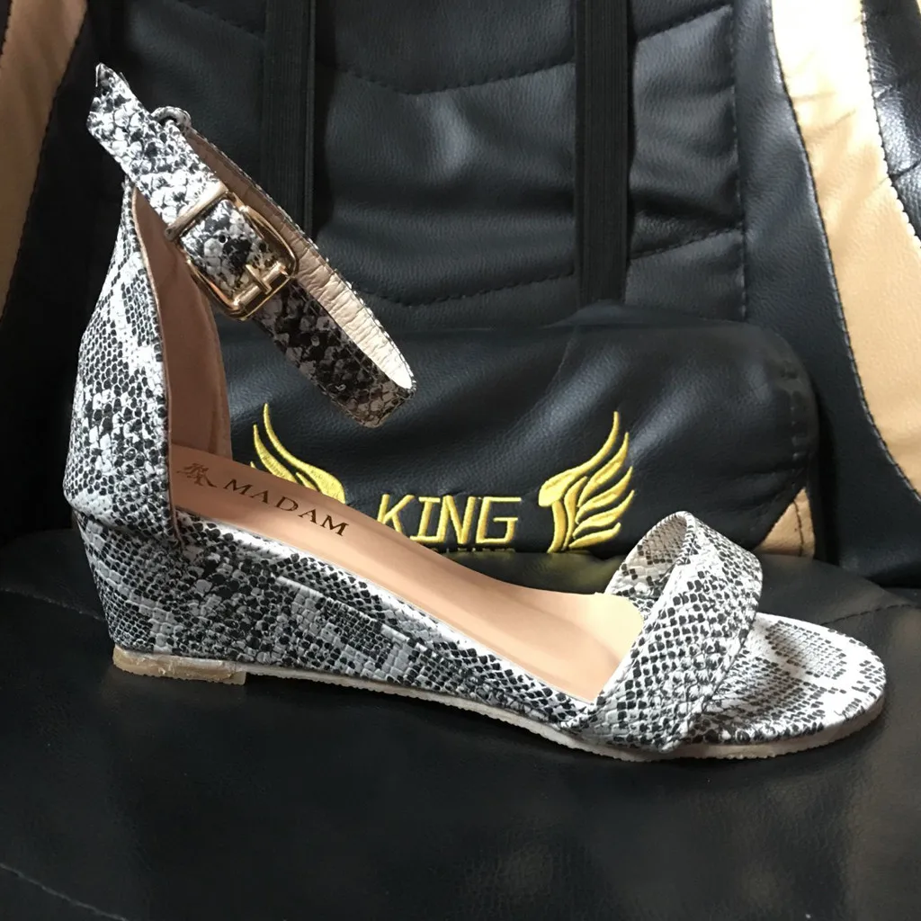 Летние леопардовые сандалии SAGACE на каблуках женские модная повседневная женская