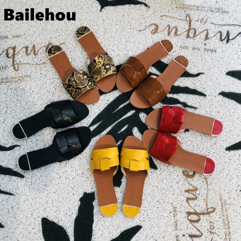 Женские летние шлепанцы Bailehou леопардовые на плоской подошве с круглым носком в