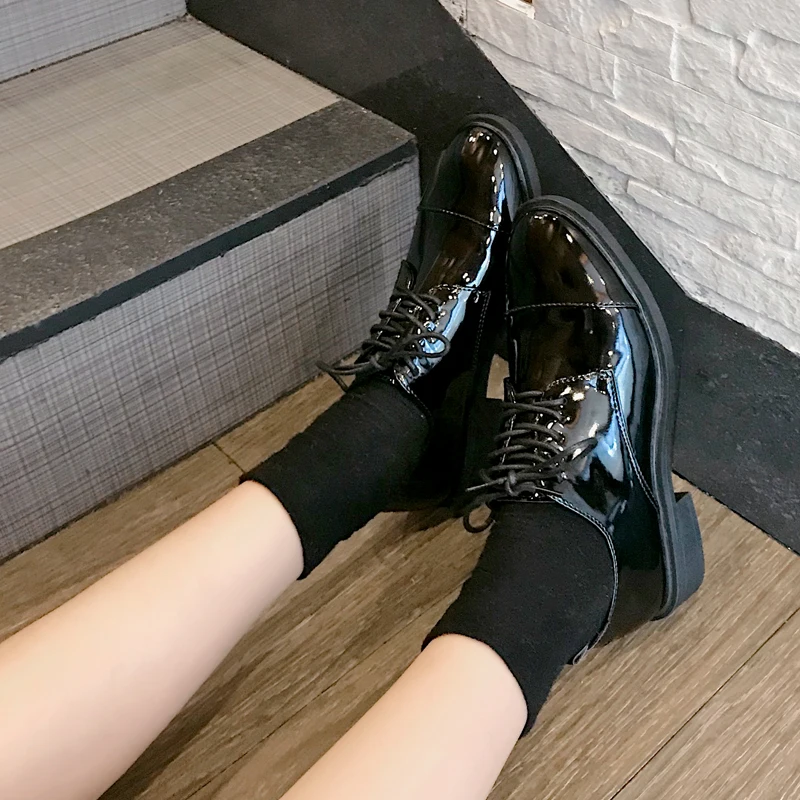 Новинка весны 2019 туфли из лакированной кожи в британском стиле на плоской