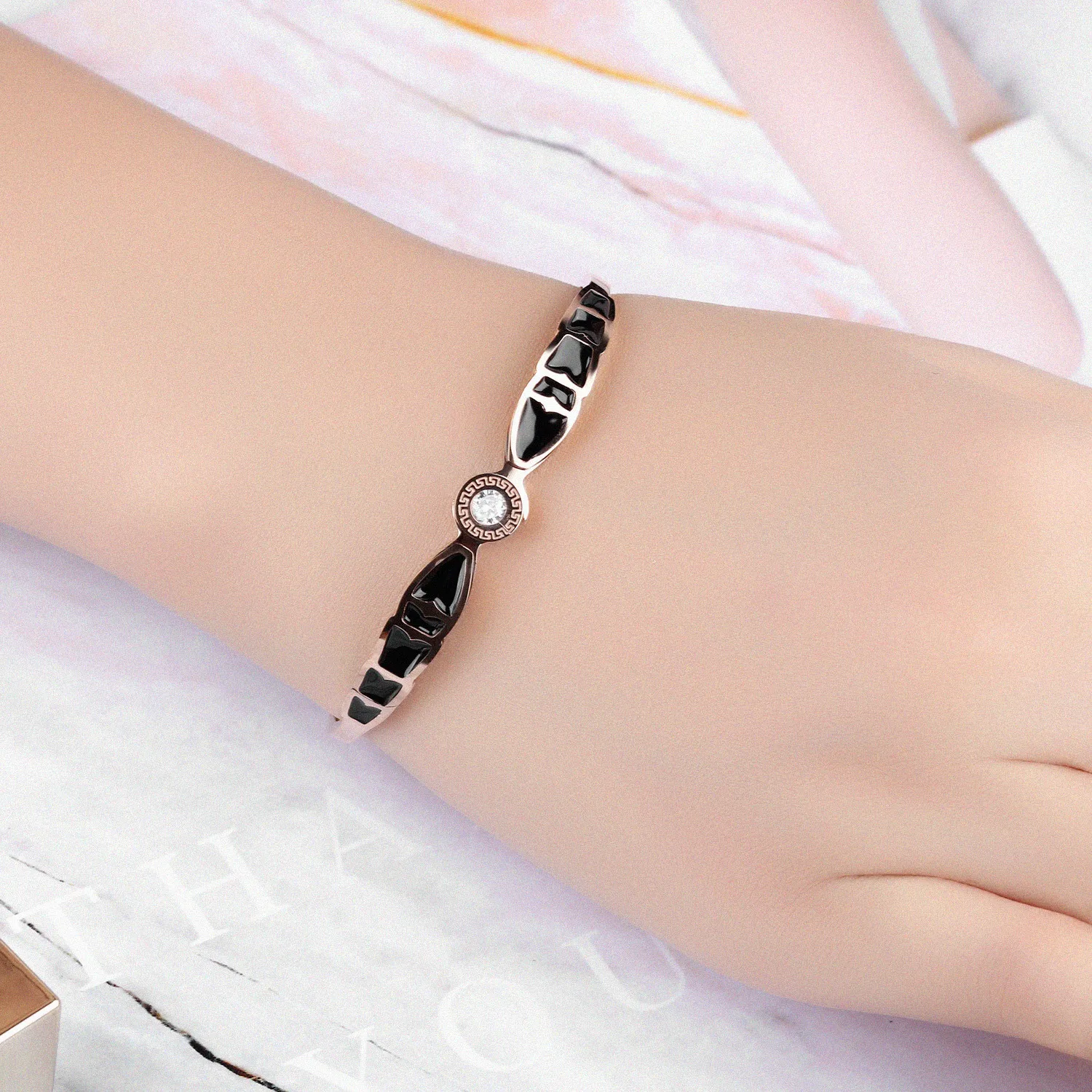 Мода зодиака эмаль черная змея браслет из розового золота греческий