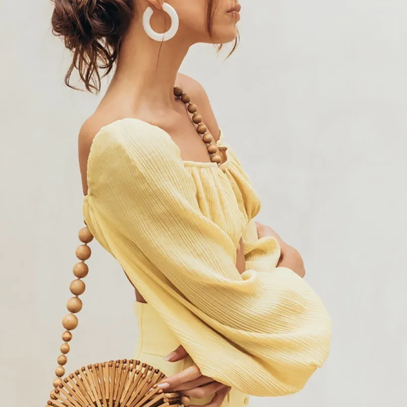 Женская блузка с вырезом лодочкой TWOTWINSTYLE летняя однотонная рукавами фонариками