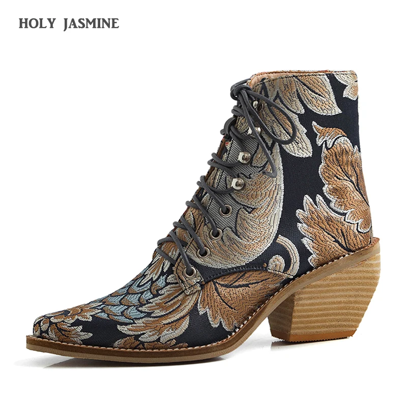 

2019 Autumn New Retro Women Square Heel Embroidery Suede Boots Lace-Up Boots Pointed Toe Shoes Square Heel Shoes ankle boots