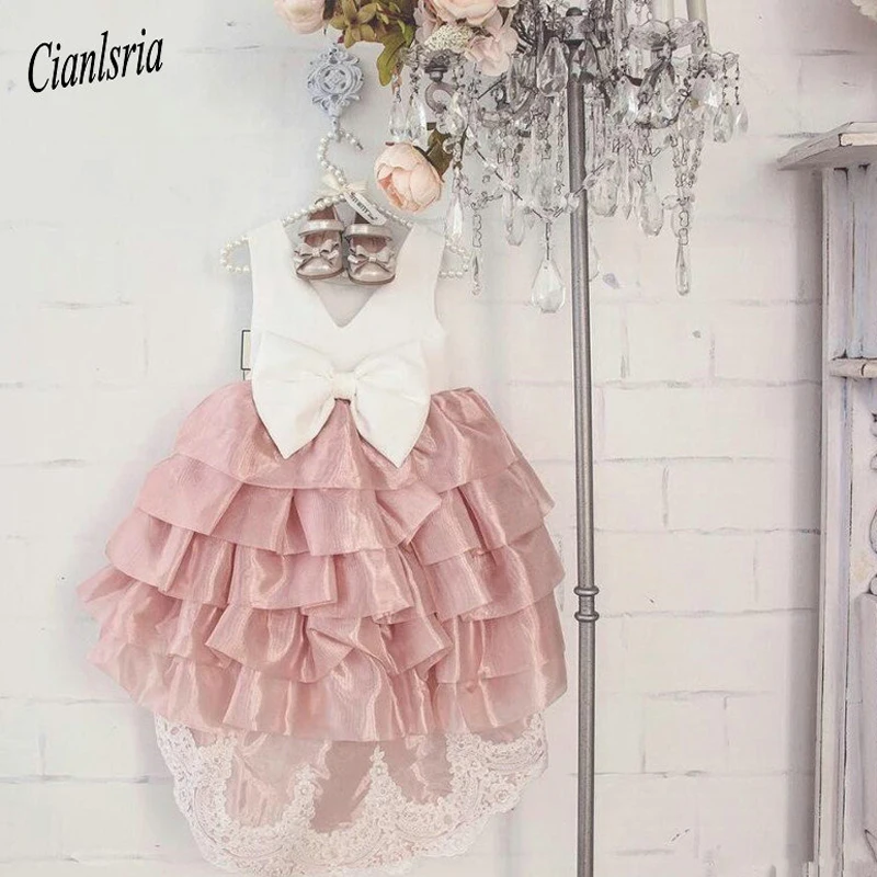 

High Low Tiered Satin Flower Girl Dress with Bow Lace Appliques V-Back Custom Made Girls Foraml Wears Sleeveless Kids Prom Dress