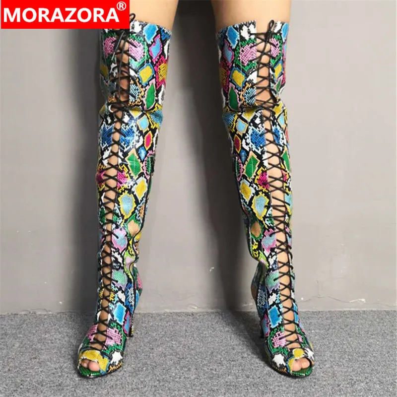 MORAZORA/ горячая распродажа; Сапоги выше колена; летние сапоги с открытым носком из змеиной кожи; вечерние туфли-гладиаторы на высоком каблуке для выпускного; женские высокие сапоги