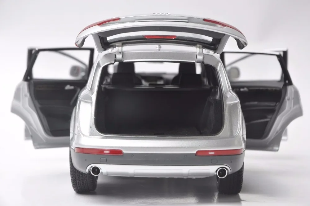 1:18 литья под давлением модель для Audi Q7 2010 серебро внедорожник сплав игрушечный автомобиль миниатюрная коллекция подарок