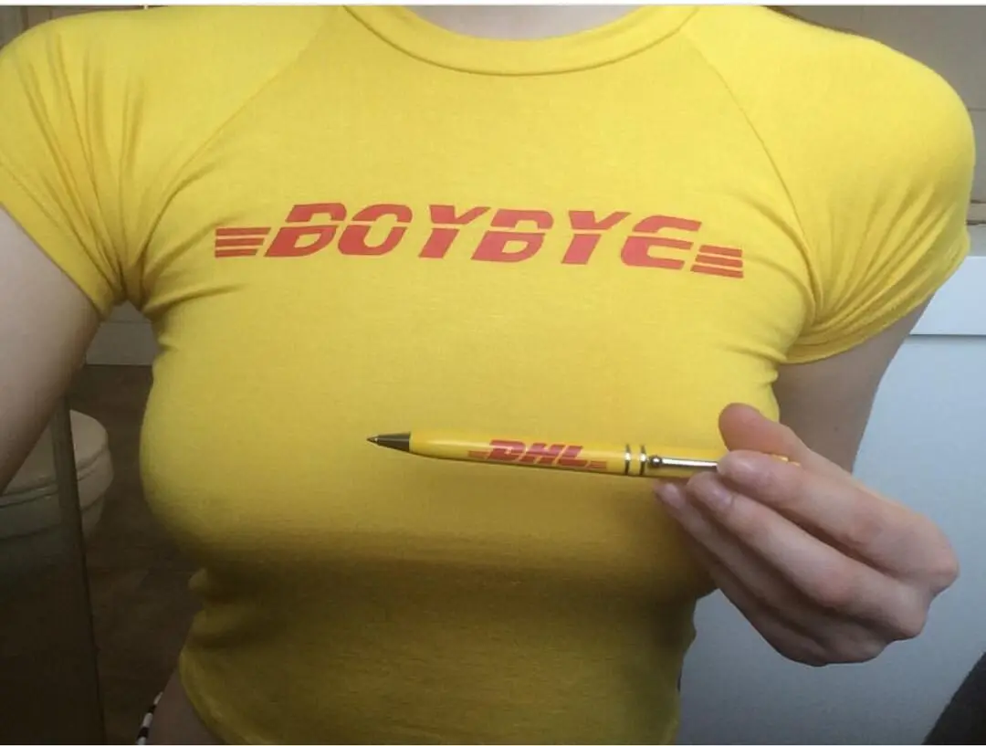 Фото Женская футболка с коротким рукавом желтая принтом в виде букв top tees t-shirt harajukufunny Женская футболка с коротким рукавом желтая принтом в виде букв top tees t-shirt harajukufunny
