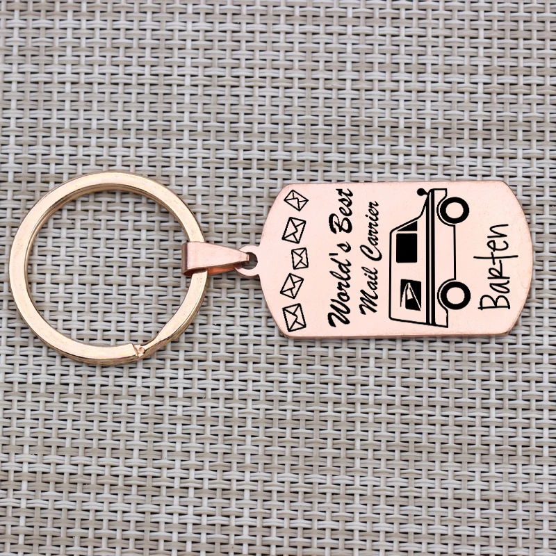 Заказной именной брелок с гравировкой Лучший в мире почтовый перевозчик