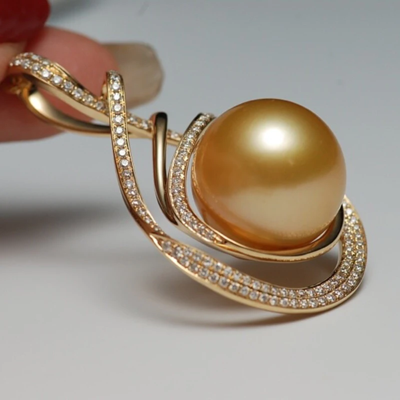 Золотая жемчужная подвеска Sinya инкрустированная бриллиантами с высоким блеском