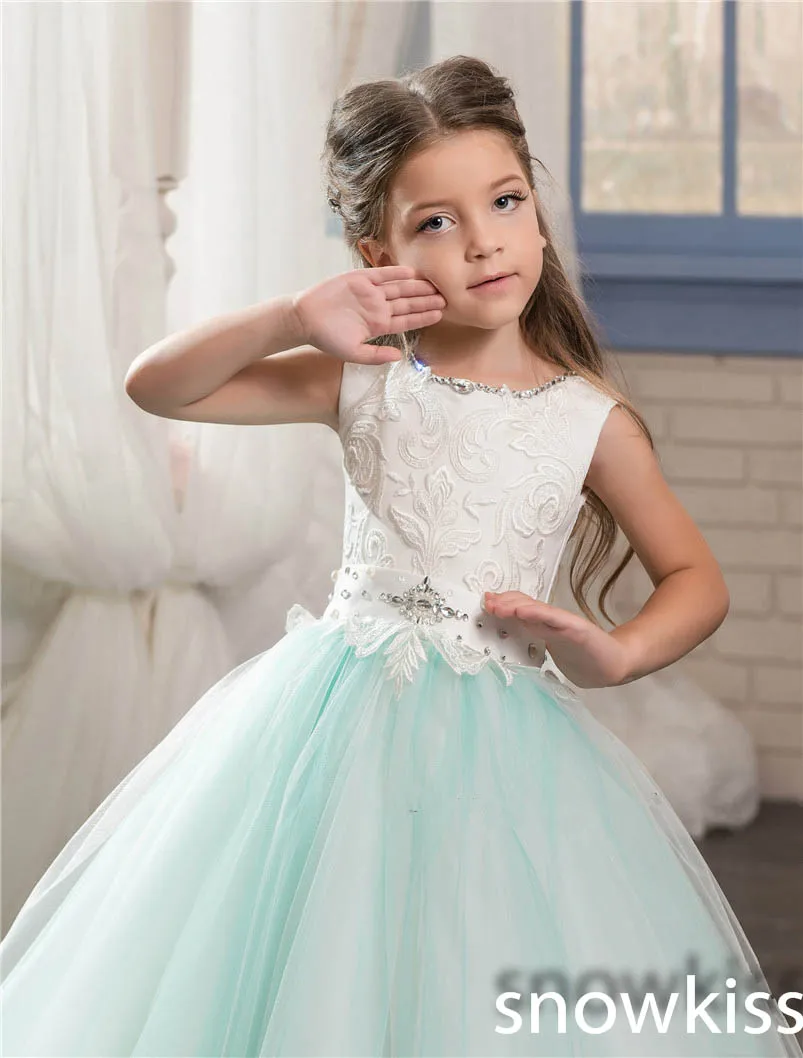 Платья для девочек мятно-белого цвета с цветочным узором и бисером бальное