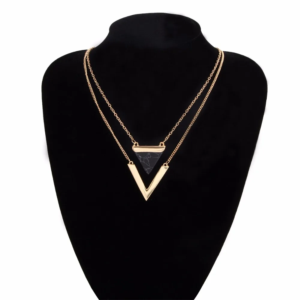 Женское колье чокер ElegantRose белое/черное из натурального камня с золотым кольцом