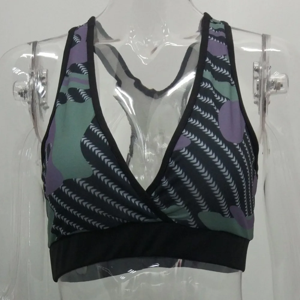 Женский спортивный комплект из 2 предметов жилет с бюстгальтером шорты принтом