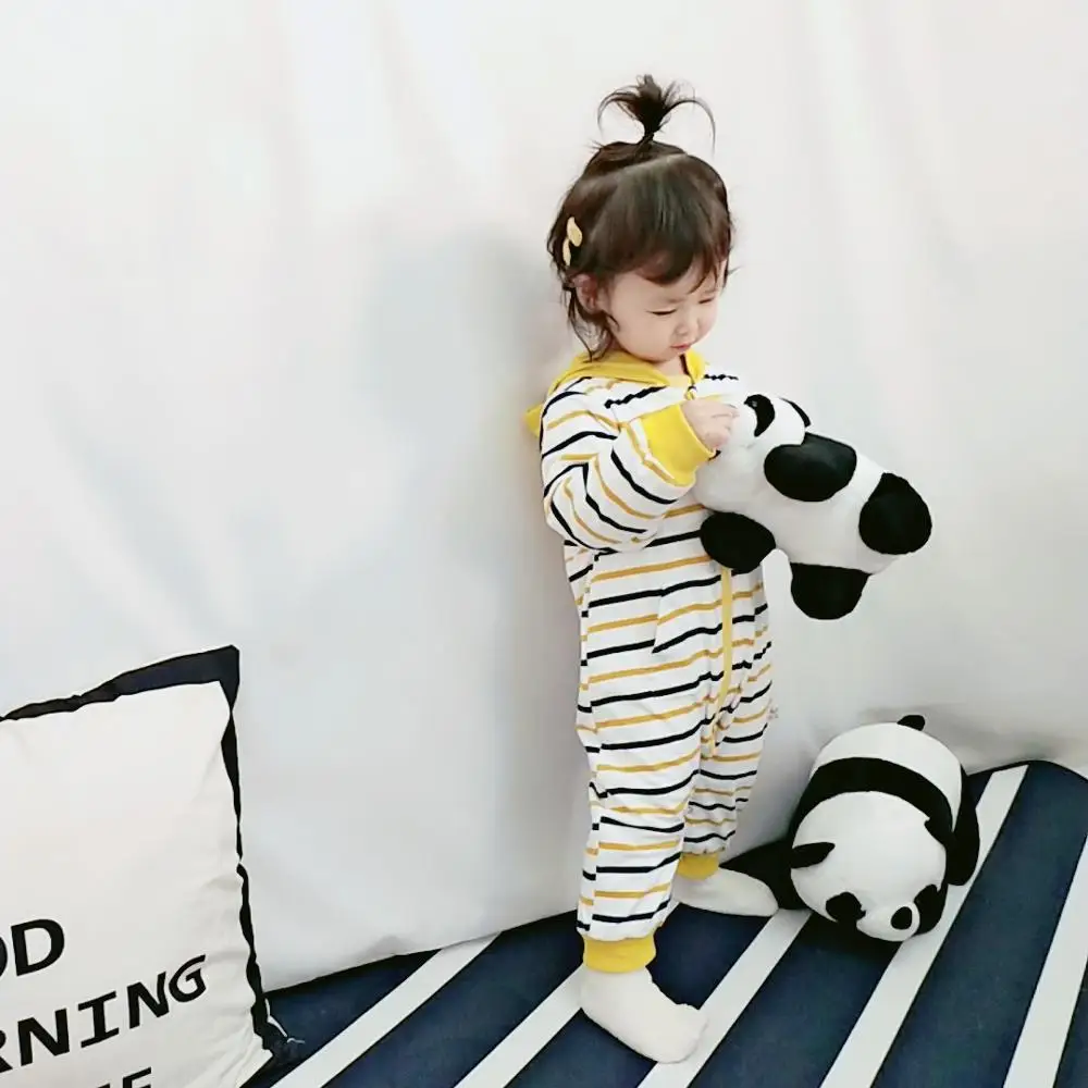 

Cute baby crawls 2