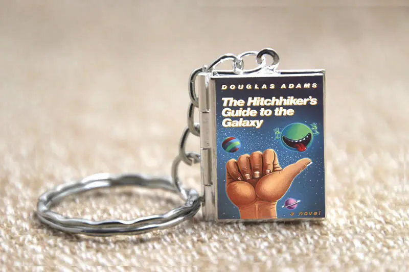 Брелок с надписью Hitchhiker's Guide to The Galaxy Book Серебряное и бронзовое ожерелье B2130|book