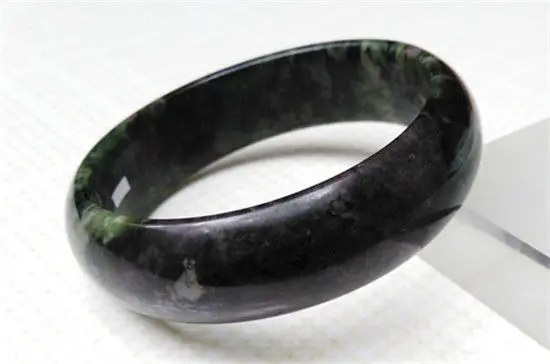 Браслет из нефрита натуральный зеленый красный 62 мм | Украшения и аксессуары